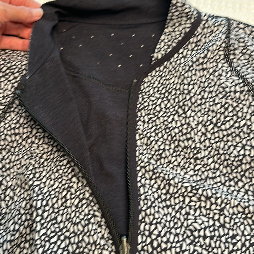 Lululemon Reversible Lightweight Zip Jacket - image 2